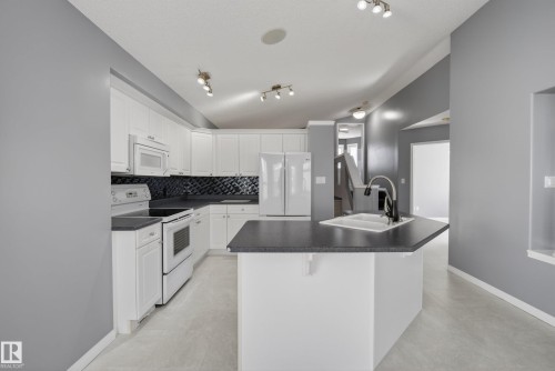 720 87 Street, Edmonton, AB - Indoor Photo Showing Kitchen