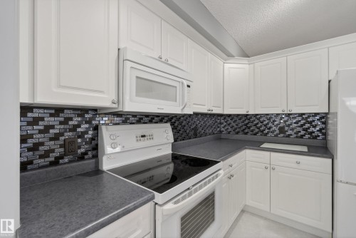 720 87 Street, Edmonton, AB - Indoor Photo Showing Kitchen