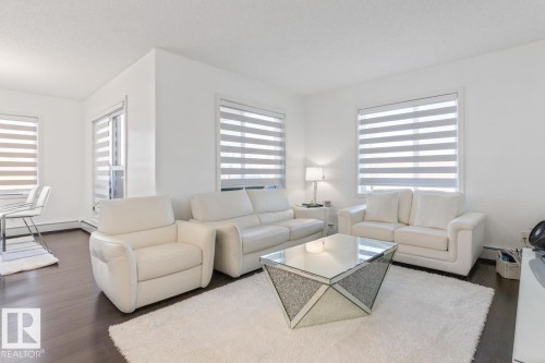 122 320 Ambleside Link Link, Edmonton, AB - Indoor Photo Showing Living Room