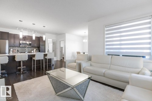 122 320 Ambleside Link Link, Edmonton, AB - Indoor Photo Showing Living Room