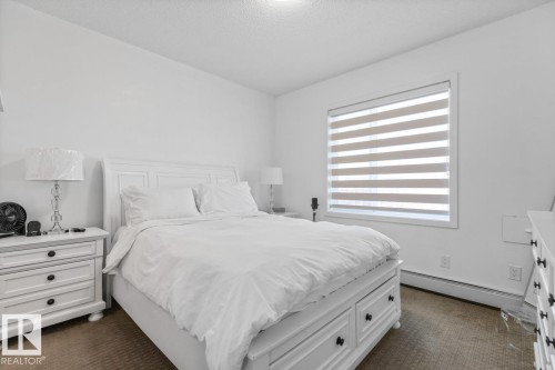122 320 Ambleside Link Link, Edmonton, AB - Indoor Photo Showing Bedroom