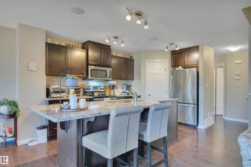 16510 135 Street, Edmonton, AB - Indoor Photo Showing Kitchen With Upgraded Kitchen