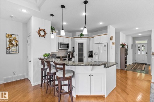 6 50 Oakridge Dr, St. Albert, AB - Indoor Photo Showing Kitchen With Upgraded Kitchen