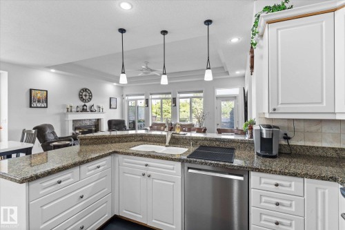 6 50 Oakridge Dr, St. Albert, AB - Indoor Photo Showing Kitchen With Upgraded Kitchen