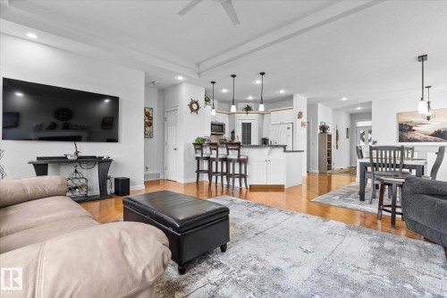 6 50 Oakridge Dr, St. Albert, AB - Indoor Photo Showing Living Room
