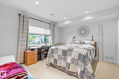 6 50 Oakridge Dr, St. Albert, AB - Indoor Photo Showing Bedroom