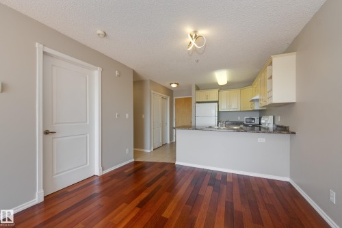 528 17404 64 Avenue, Edmonton, AB - Indoor Photo Showing Kitchen