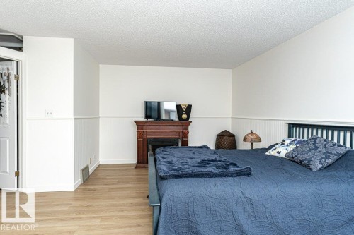 14916 43 Avenue, Edmonton, AB - Indoor Photo Showing Bedroom