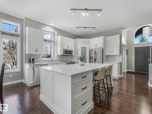 67 Leonard Drive, St. Albert, AB - Indoor Photo Showing Kitchen With Upgraded Kitchen
