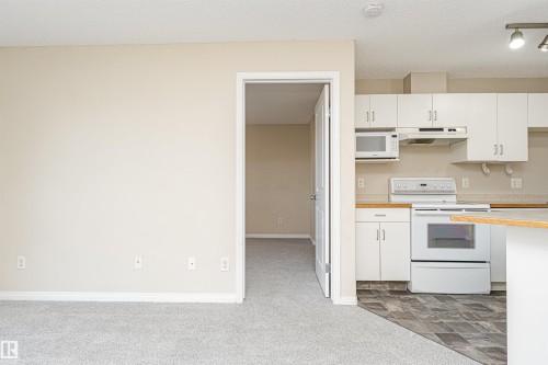 524 10535 122 Street, Edmonton, AB - Indoor Photo Showing Kitchen