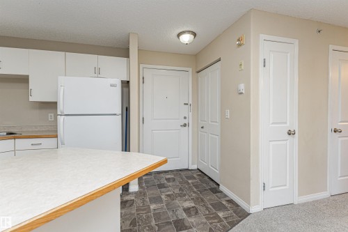 524 10535 122 Street, Edmonton, AB - Indoor Photo Showing Kitchen