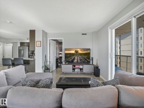 1404 10909 103 Avenue, Edmonton, AB - Indoor Photo Showing Living Room