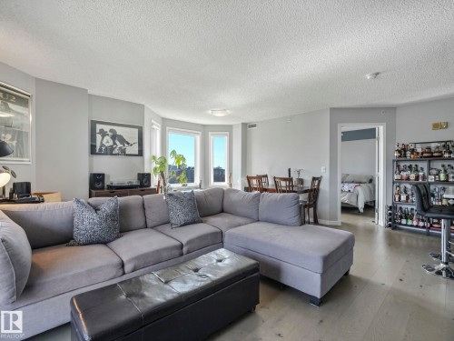 1404 10909 103 Avenue, Edmonton, AB - Indoor Photo Showing Living Room