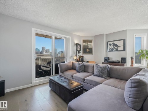 1404 10909 103 Avenue, Edmonton, AB - Indoor Photo Showing Living Room