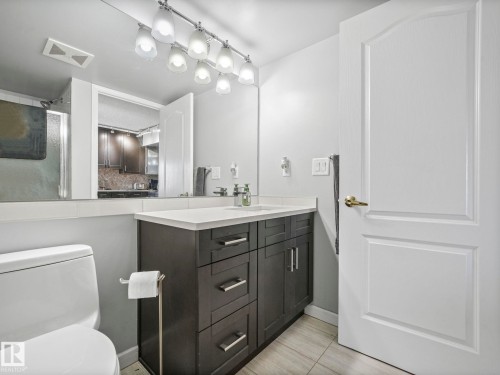 1404 10909 103 Avenue, Edmonton, AB - Indoor Photo Showing Bathroom