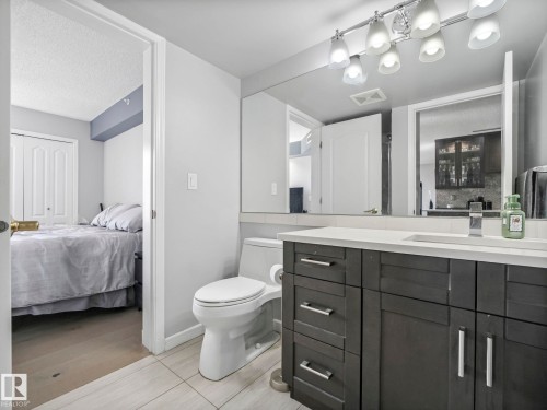 1404 10909 103 Avenue, Edmonton, AB - Indoor Photo Showing Bathroom