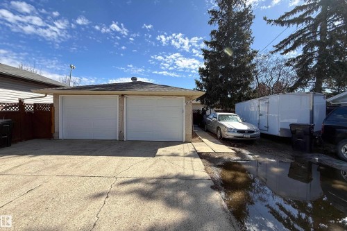 Two-car detached garage with asphalt shingle roofing and an exterior lamp post - 8932 154 Street, Edmonton, AB - Outdoor