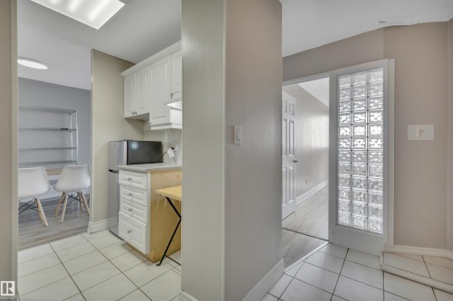 1412 13910 Stony Plain Road, Edmonton, AB - Indoor