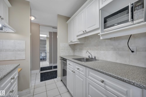 1412 13910 Stony Plain Road, Edmonton, AB - Indoor Photo Showing Kitchen