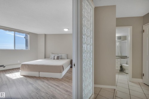 1412 13910 Stony Plain Road, Edmonton, AB - Indoor