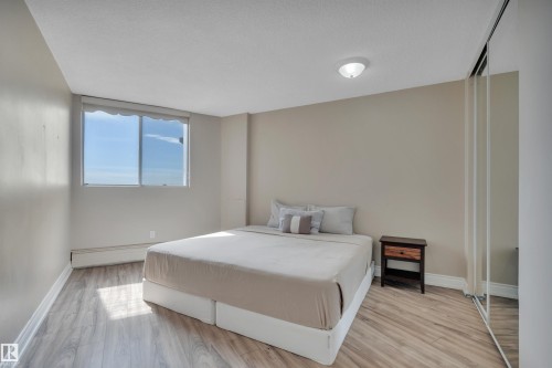 1412 13910 Stony Plain Road, Edmonton, AB - Indoor Photo Showing Bedroom