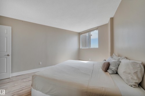 1412 13910 Stony Plain Road, Edmonton, AB - Indoor Photo Showing Bedroom