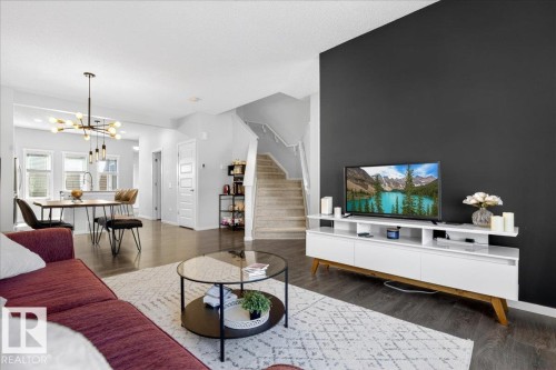 19721 27 Avenue, Edmonton, AB - Indoor Photo Showing Living Room
