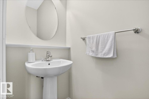 19721 27 Avenue, Edmonton, AB - Indoor Photo Showing Bathroom