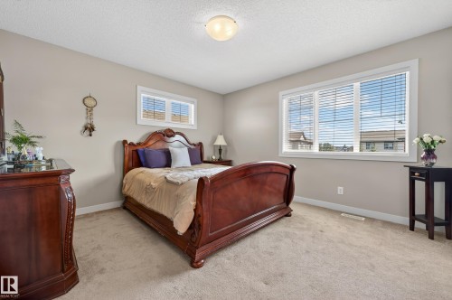 Carpeted bedroom with neutral-toned walls - 1786 Cunningham Way Sw, Edmonton, AB - Indoor Photo Showing Bedroom