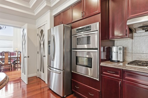 2423 Tegler Green, Edmonton, AB - Indoor Photo Showing Kitchen