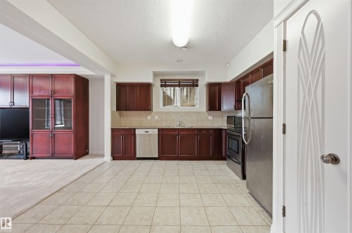 2423 Tegler Green, Edmonton, AB - Indoor Photo Showing Kitchen