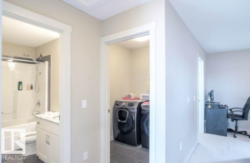 Full-size laundry appliances - 16619 14 Avenue, Edmonton, AB - Indoor