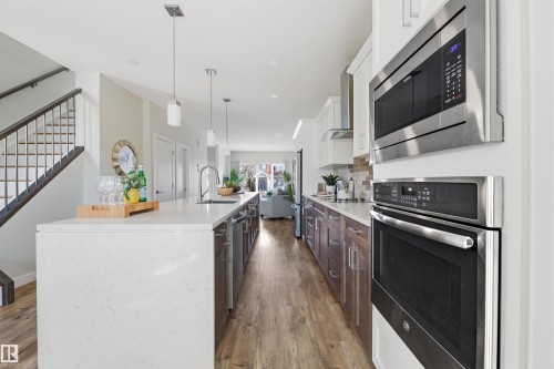 9928 151 Street Nw, Edmonton, AB - Indoor Photo Showing Kitchen With Upgraded Kitchen