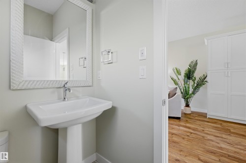 9928 151 Street Nw, Edmonton, AB - Indoor Photo Showing Bathroom
