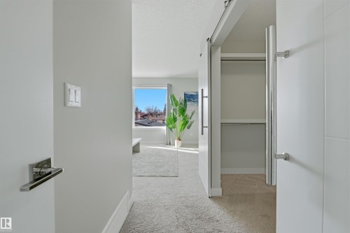 9928 151 Street Nw, Edmonton, AB - Indoor