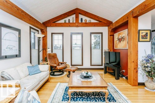 15634 81 Avenue, Edmonton, AB - Indoor Photo Showing Living Room