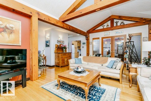 15634 81 Avenue, Edmonton, AB - Indoor Photo Showing Living Room