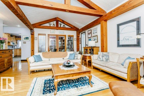 15634 81 Avenue, Edmonton, AB - Indoor Photo Showing Living Room