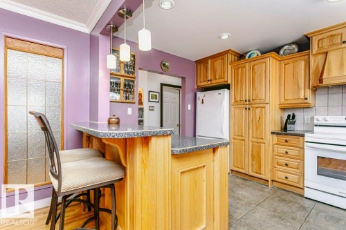 15634 81 Avenue, Edmonton, AB - Indoor Photo Showing Kitchen