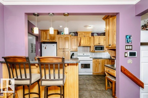 15634 81 Avenue, Edmonton, AB - Indoor Photo Showing Kitchen