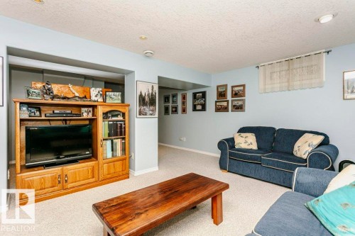 15634 81 Avenue, Edmonton, AB - Indoor Photo Showing Living Room