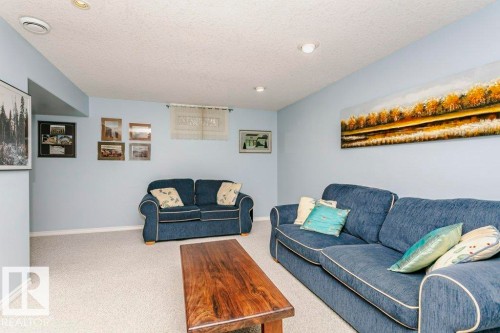 15634 81 Avenue, Edmonton, AB - Indoor Photo Showing Living Room