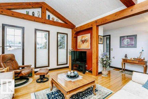 15634 81 Avenue, Edmonton, AB - Indoor Photo Showing Living Room