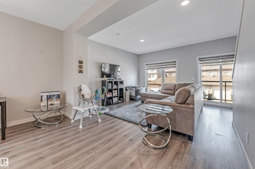 21 11910 35 Avenue, Edmonton, AB - Indoor Photo Showing Living Room
