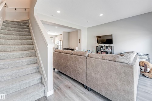 21 11910 35 Avenue, Edmonton, AB - Indoor Photo Showing Living Room