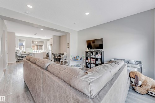 21 11910 35 Avenue, Edmonton, AB - Indoor Photo Showing Living Room
