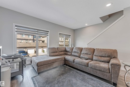 21 11910 35 Avenue, Edmonton, AB - Indoor Photo Showing Living Room