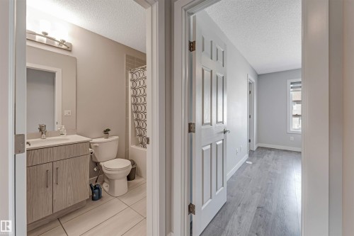 21 11910 35 Avenue, Edmonton, AB - Indoor Photo Showing Bathroom