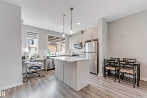 21 11910 35 Avenue, Edmonton, AB - Indoor Photo Showing Kitchen With Upgraded Kitchen
