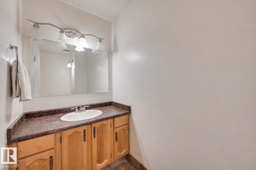 10634 158 Avenue, Edmonton, AB - Indoor Photo Showing Bathroom